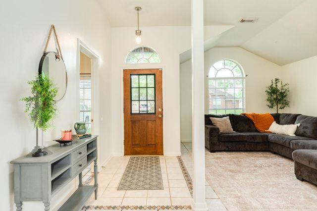 105 Plum Circle, Lake Jackson, TX 77566