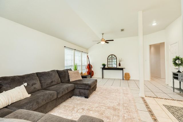 105 Plum Circle, Lake Jackson, TX 77566