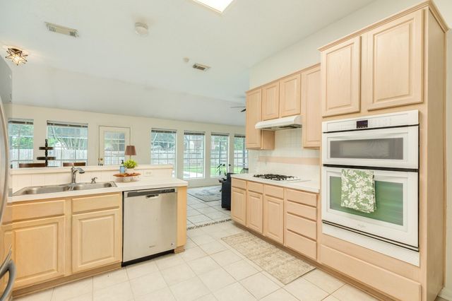 105 Plum Circle, Lake Jackson, TX 77566