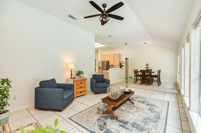105 Plum Circle, Lake Jackson, TX 77566