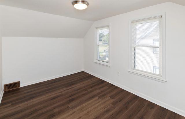 217 E Edison Avenue, Des Moines, IA 50315