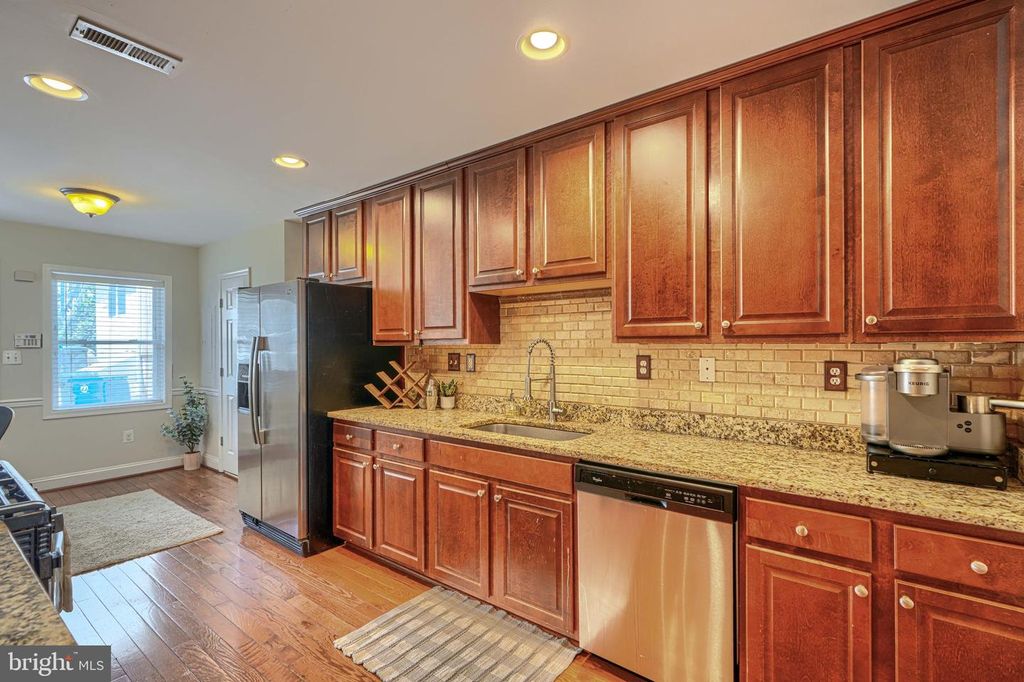 Image 5 of property listing at 3234 ODONNELL ST, Baltimore, MD 21224