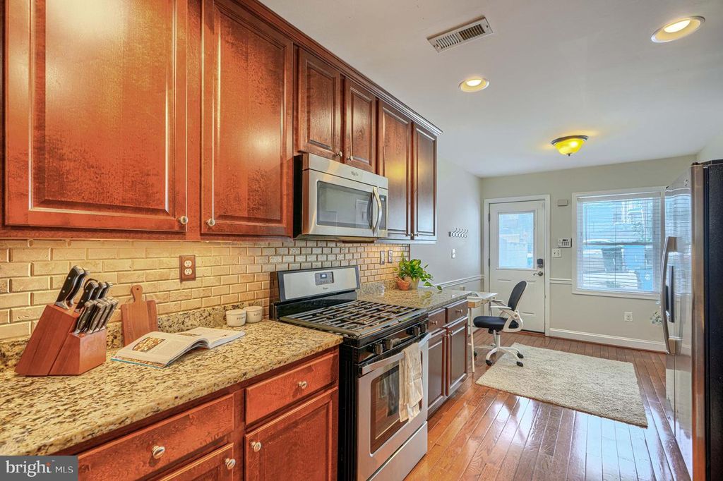 Image 8 of property listing at 3234 ODONNELL ST, Baltimore, MD 21224