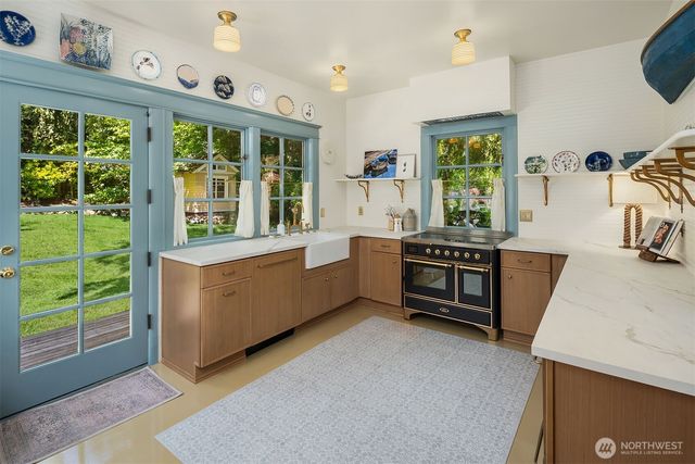 131 Madrona Place E, Seattle, WA 98112