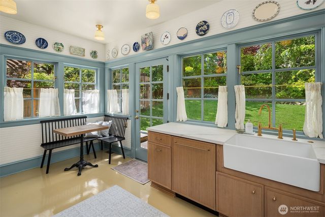 131 Madrona Place E, Seattle, WA 98112