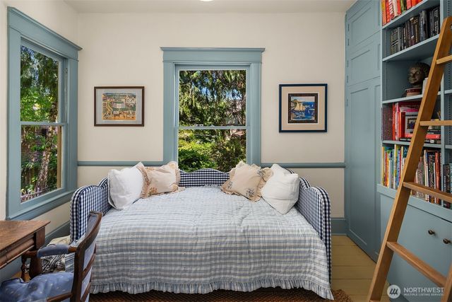 131 Madrona Place E, Seattle, WA 98112
