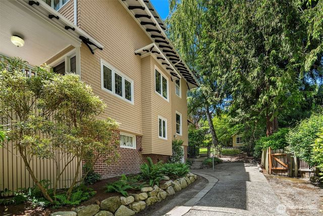 131 Madrona Place E, Seattle, WA 98112