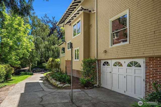 131 Madrona Place E, Seattle, WA 98112