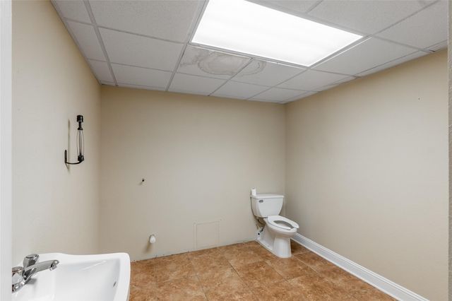 601 N May Street, Madisonville, TX 77864