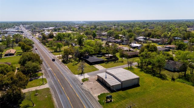 601 N May Street, Madisonville, TX 77864