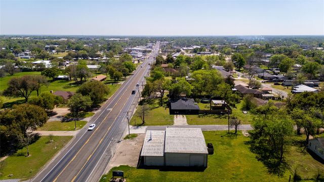 601 N May Street, Madisonville, TX 77864