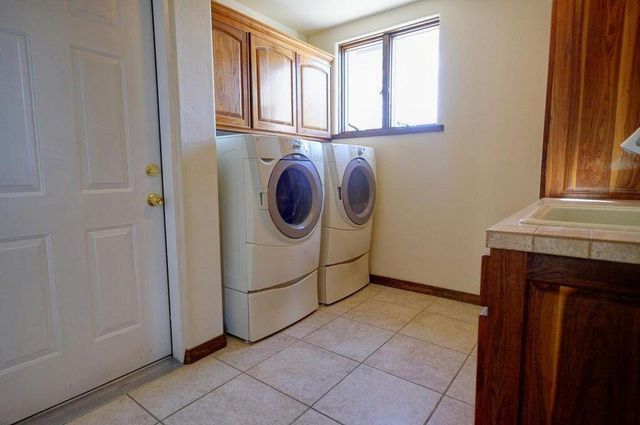 280 Angel Road, Corrales, NM 87048