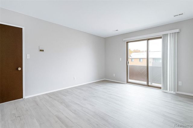 7590 Manor Circle 202, Westland, MI 48185