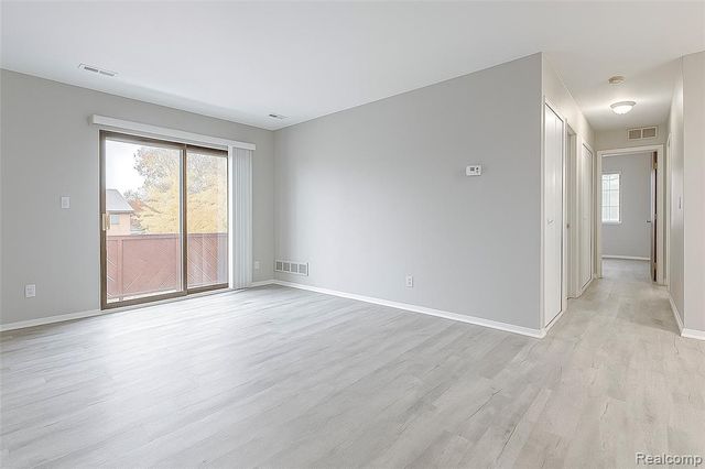 7590 Manor Circle 202, Westland, MI 48185