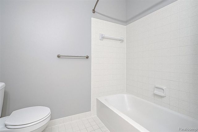 7590 Manor Circle 202, Westland, MI 48185