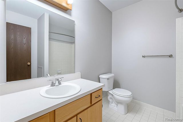 7590 Manor Circle 202, Westland, MI 48185