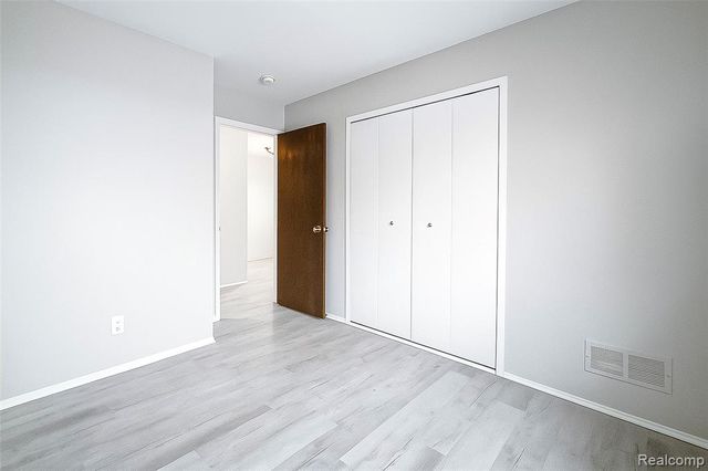 7590 Manor Circle 202, Westland, MI 48185