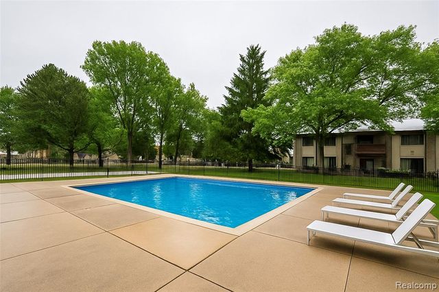 7590 Manor Circle 202, Westland, MI 48185