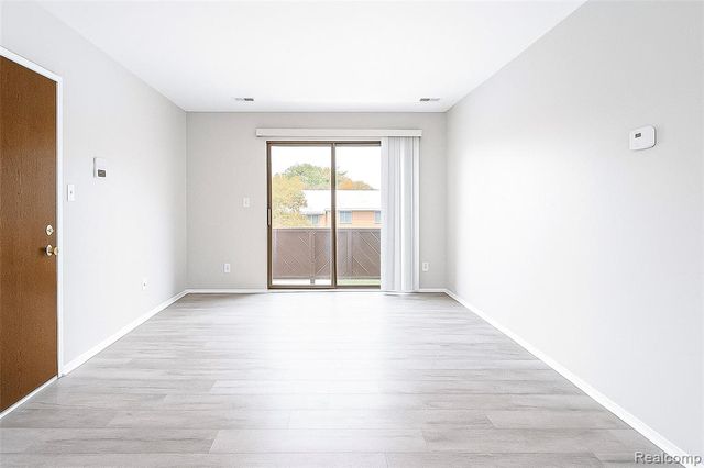 7590 Manor Circle 202, Westland, MI 48185