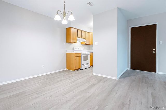 7590 Manor Circle 202, Westland, MI 48185