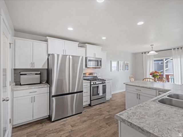 15042 S GALLANT DR, Bluffdale, UT 84065