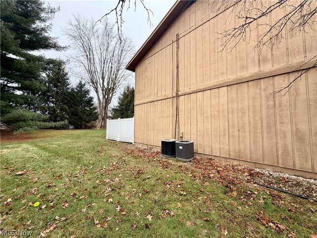 792 Kingwood Drive NE, Bolivar, OH 44612