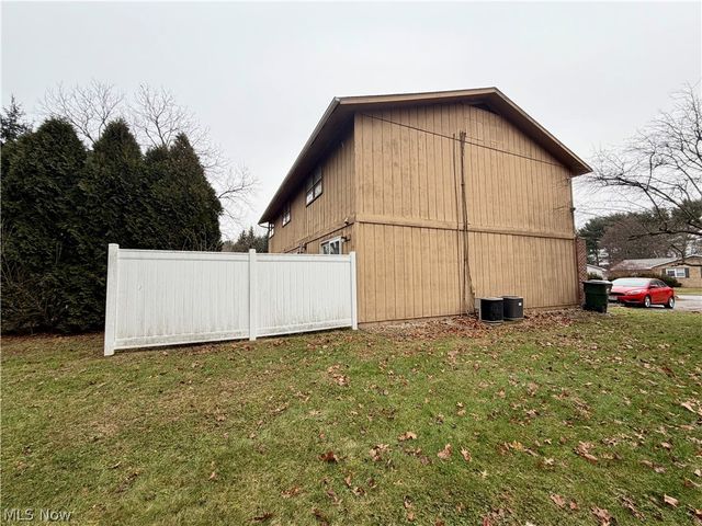 792 Kingwood Drive NE, Bolivar, OH 44612