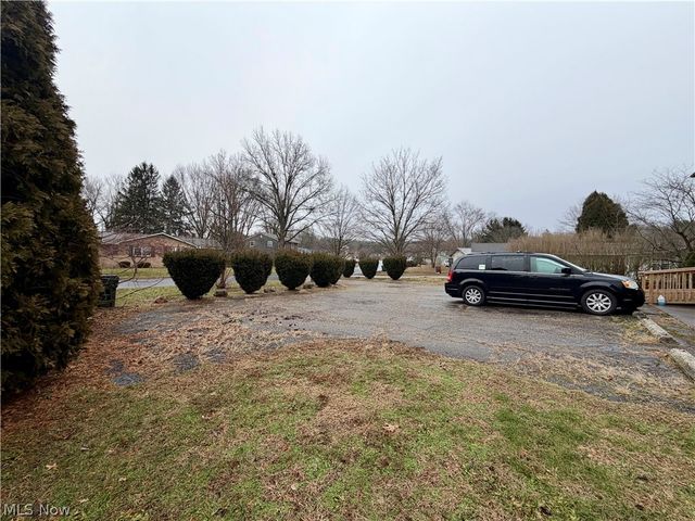 792 Kingwood Drive NE, Bolivar, OH 44612