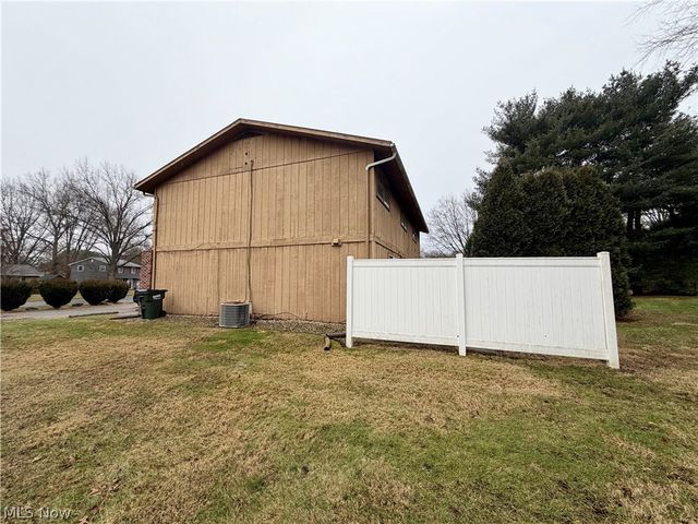 792 Kingwood Drive NE, Bolivar, OH 44612