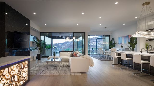 678 Blackrock Rim Drive, Henderson, NV 89012