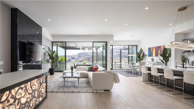 678 Blackrock Rim Drive, Henderson, NV 89012