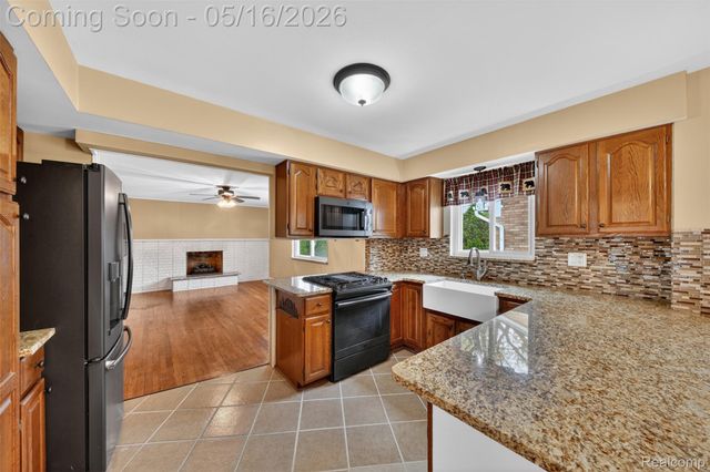 12014 Common Road, Warren, MI 48093