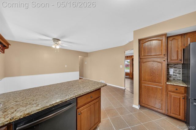 12014 Common Road, Warren, MI 48093