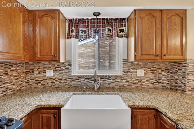 12014 Common Road, Warren, MI 48093