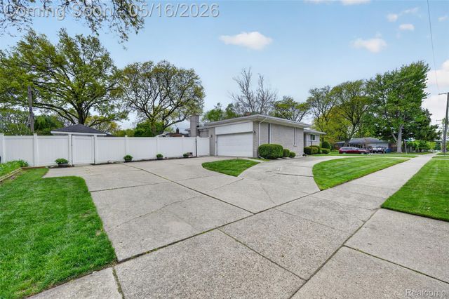 12014 Common Road, Warren, MI 48093