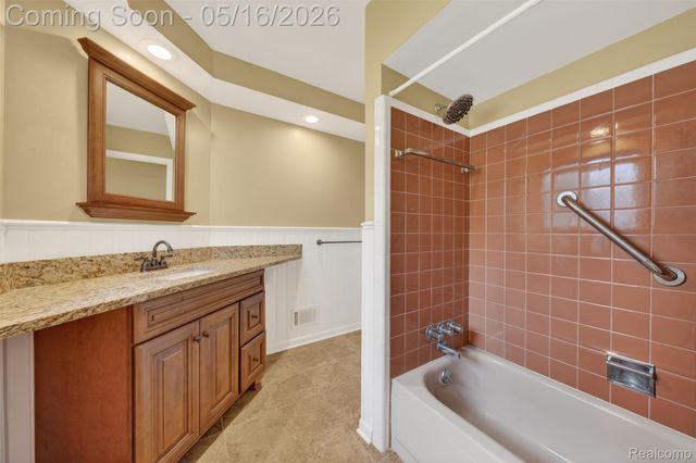 12014 Common Road, Warren, MI 48093