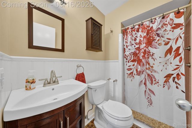12014 Common Road, Warren, MI 48093
