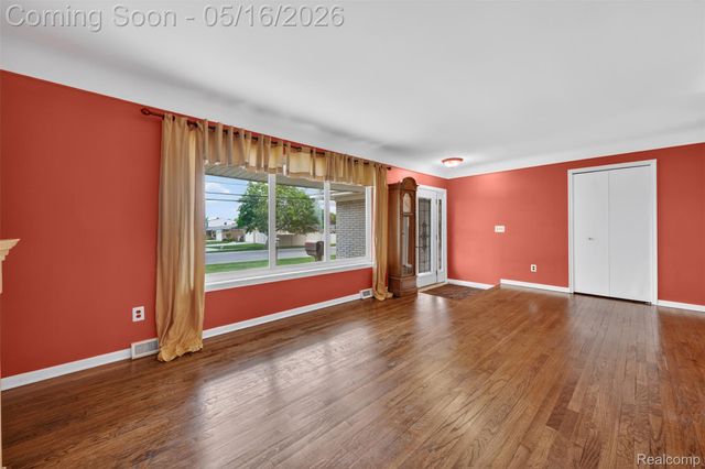 12014 Common Road, Warren, MI 48093