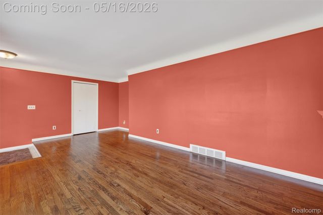 12014 Common Road, Warren, MI 48093