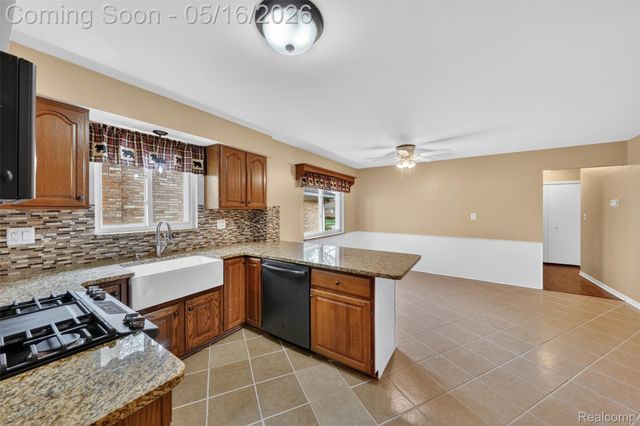 12014 Common Road, Warren, MI 48093