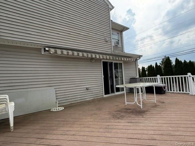 9 Jersey Street, Deer Park, NY 11729