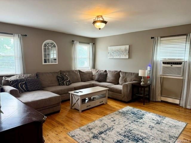 9 Jersey Street, Deer Park, NY 11729