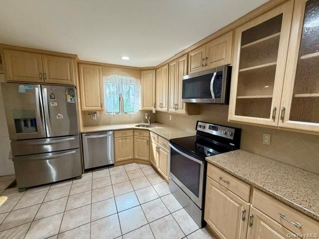 9 Jersey Street, Deer Park, NY 11729