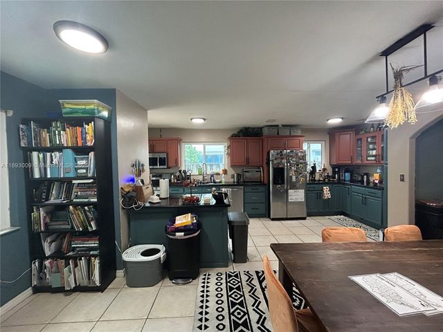 150 NW 44th St, Miami, FL 33127