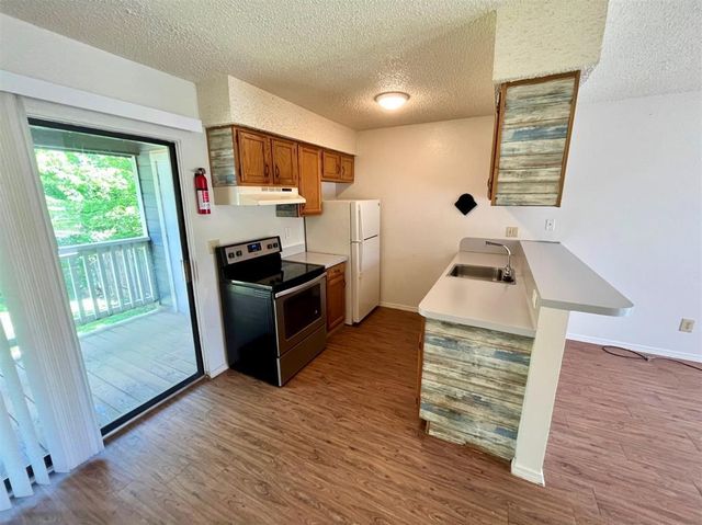 122 Hillside DR A, Elgin, TX 78621