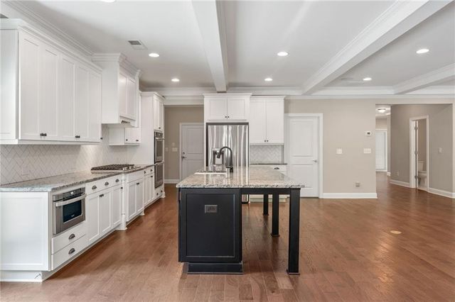 226 Sweetbriar Club Drive, Woodstock, GA 30188