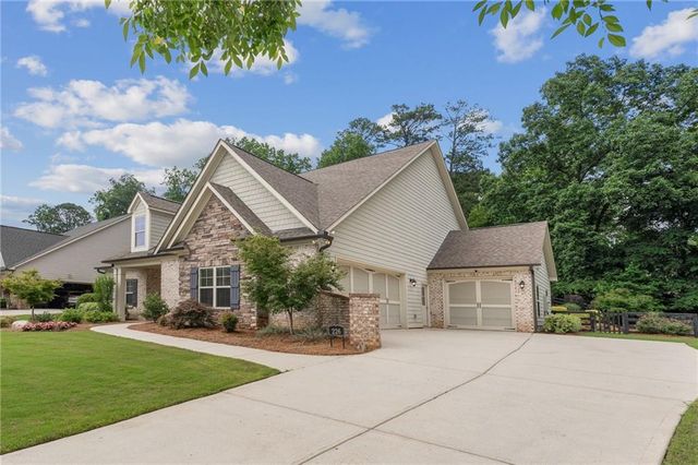 226 Sweetbriar Club Drive, Woodstock, GA 30188