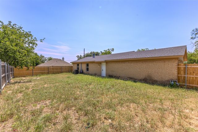 420 Dogwood Street, Springtown, TX 76082