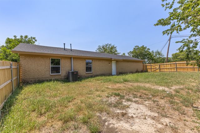 420 Dogwood Street, Springtown, TX 76082