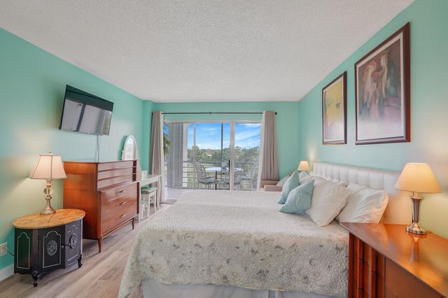 3959 Via Poinciana 503, Lake Worth, FL 33467